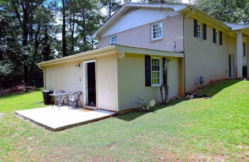 Douglasville House | Ike's Place - Come Stay, Work, and Play!