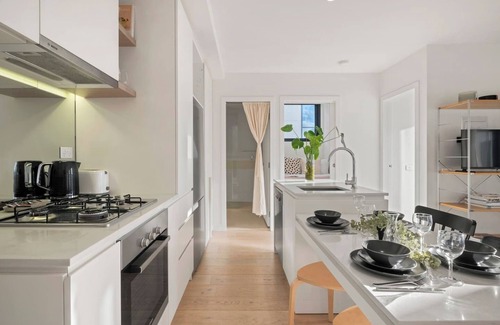 Melbourne Central Business District Apartment | Ikebana Skies CBD Fringe by Queen Victoria Market
