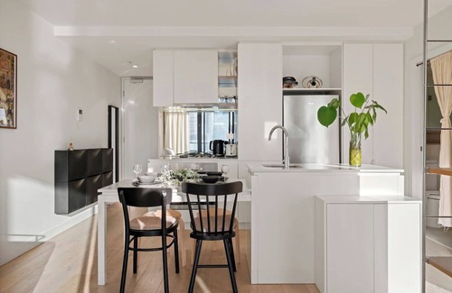 Melbourne Central Business District Apartment | Ikebana Skies CBD Fringe by Queen Victoria Market