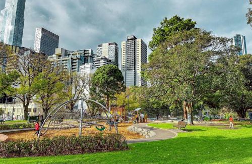 Melbourne Central Business District Apartment | Ikebana Skies - CBD Fringe by Queen Victoria Market