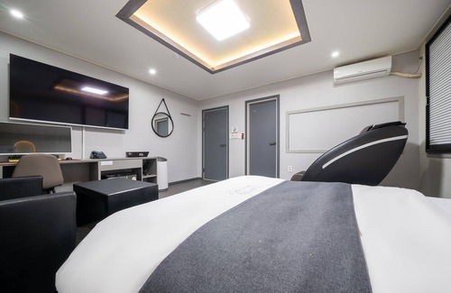Songman Hotel | Iksan Yegrina