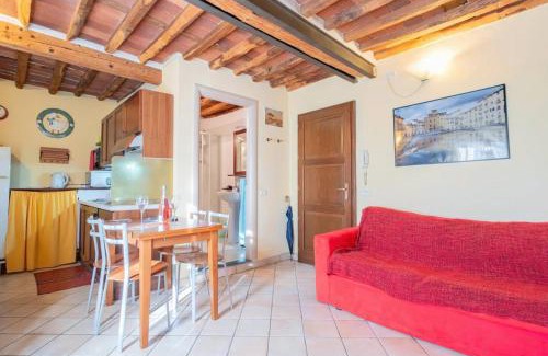 Lucca Historical Center Apartment | Il Balconcino Del Borgo