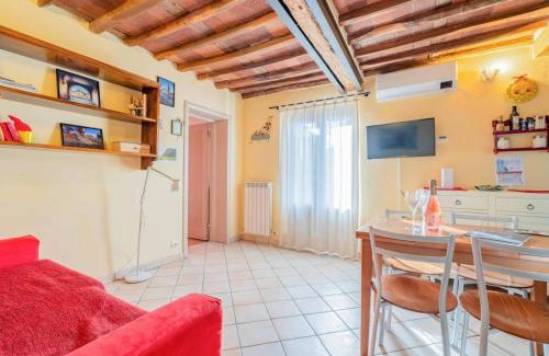 Lucca Historical Center Apartment | Il Balconcino Del Borgo