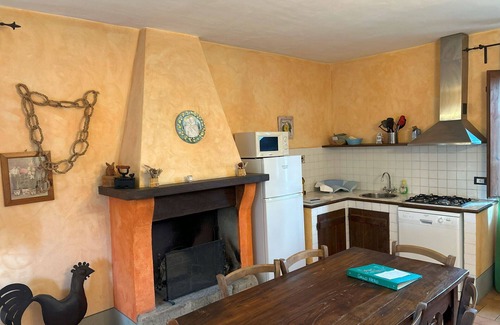 Monteleone d'Orvieto Apartment | Il Cantico Del Gallo Apartment, Wifi, Near Perugia