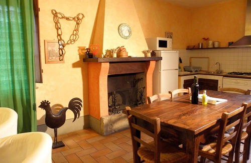 Monteleone d'Orvieto Apartment | Il Cantico Del Gallo Apartment, Wifi, Near Perugia