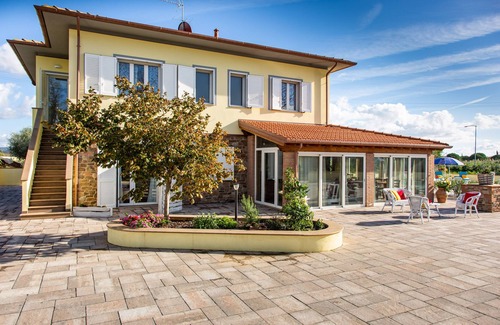 Cecina Villa | Il Nocciolo 12, Emma Villas