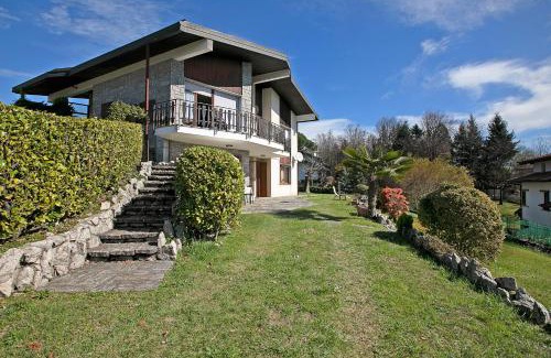Massino Visconti Apartment | Il Poggio Radioso Lake View & Garden - Happy Rentals