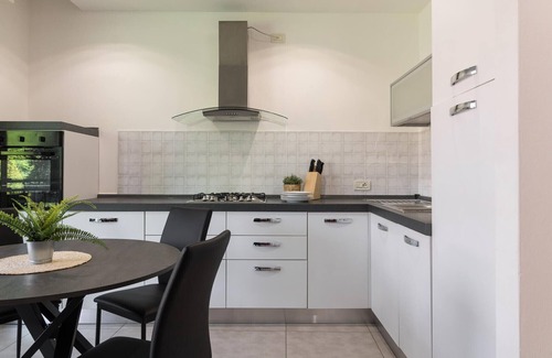 Pieve Vecchia Apartment | Il Professore: front lake apartment