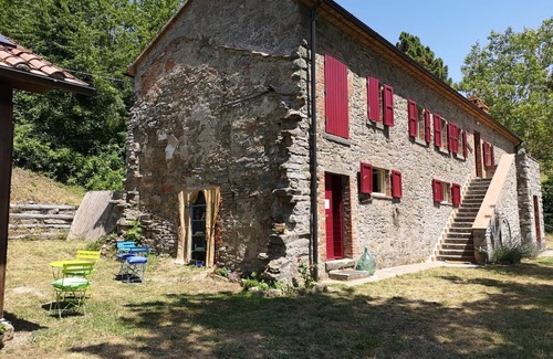 Cortona House | Il Rifugio, a farmhouse in Cortona with a panoramic view of Lake Trasimeno