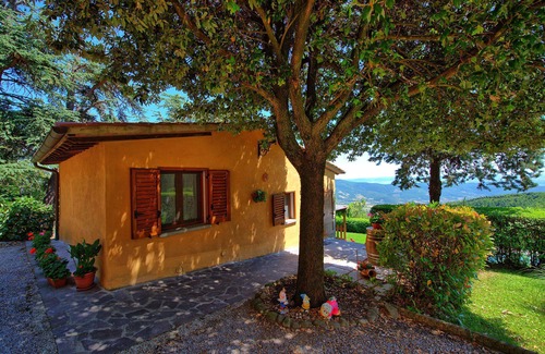 Cortona Villa | Il Salice - Holiday Villa with swimming pool in Cortona, Tuscany