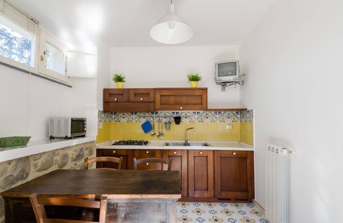 Ceraso House | Il Vicolo - Two-room apartment in the centre of Ceraso with kitchen and patio, up to 3 people