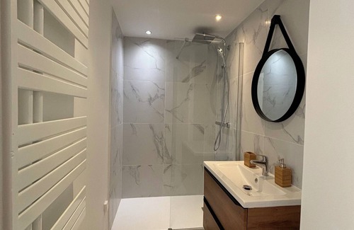 Ile Verte Apartment | Ile Verte, CHU, 55M2, Elevator