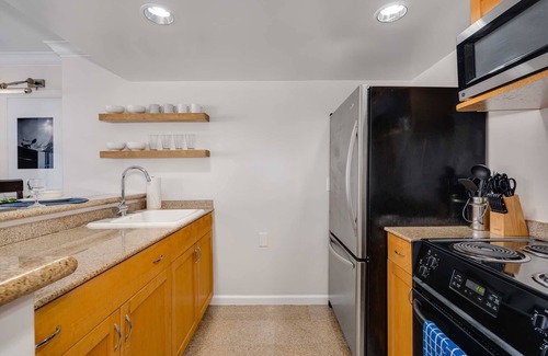 Waikiki Condo | Ilikai 516 Ocean/Lagoon Views- New K Bed, Q Sofabed - Newly Renovated