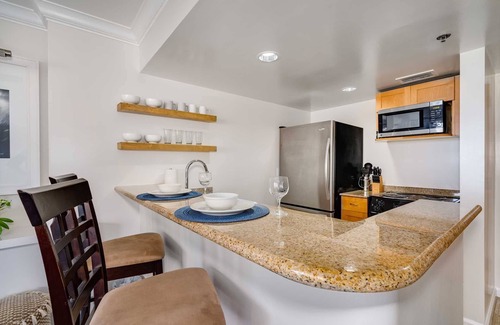 Waikiki Condo | Ilikai 516 Ocean/Lagoon Views- New K Bed, Q Sofabed - Newly Renovated