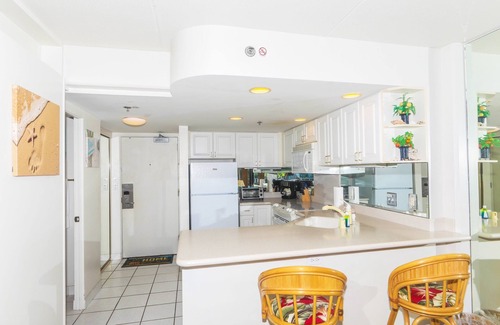 Waikiki Condo | Ilikai Tower 1 Bedroom City View Condos with Private Lanai & Free Wifi!