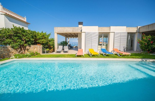 L'Escala Villa | Illa: Magnificent villa with pool, garden and views