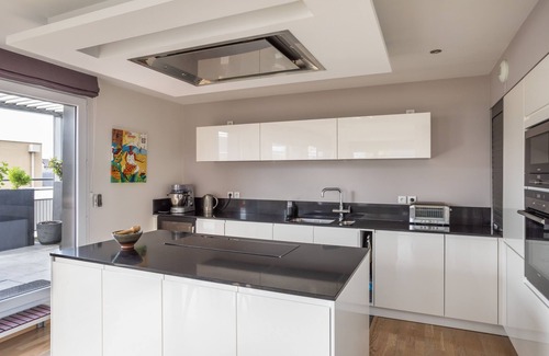 Saint-Helier Apartment | ILLANKA - Appartement 3 chambres avec parking et terrasse proche gare