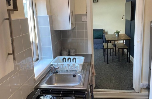Westoe Apartment | Imeary -3 Bdrm Sleeps 5 Contractor Accommodation