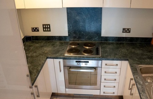 Nine Elms Apartment | Immaculate 1-Bed Apartment in London