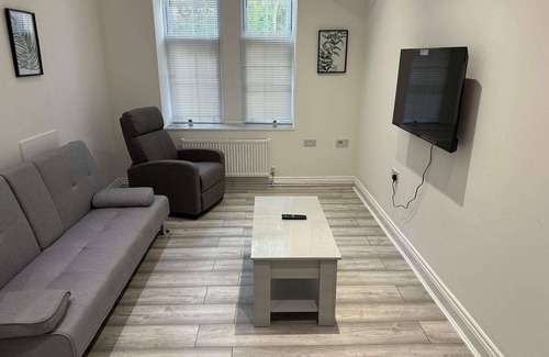 Walton on the Naze Apartment | Immaculate 1-bed Apartment in Walton on the Naze
