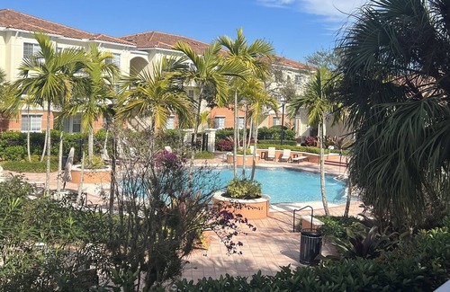 Hunt Club Condo | Immaculate 2 Bedroom 2 Bathroom Condo