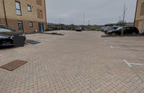 West Thurrock Apartment | Immaculate 2-Bed Apartment in Grays