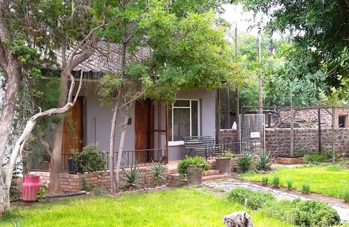 Beaufort West Cottage | Immaculate 2-Bed Garden Cottage in Beaufort West