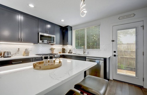 Highland House | Immaculate 2B/2B Modern Home N. Central | 30+ Days | Perfect for Temp Living