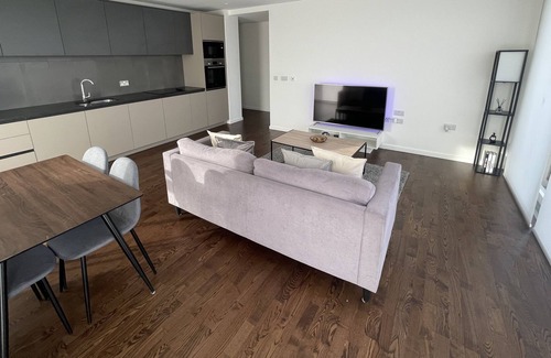 Evelyn Apartment | Immaculate 2Bed Apartment in London - city views