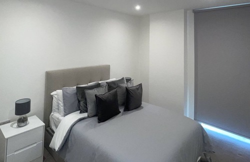 Evelyn Apartment | Immaculate 2Bed Apartment in London - city views