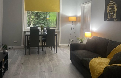 City Centre Glasgow Apartment | Immaculate 3-Bed Apartment in Glasgow close to M8