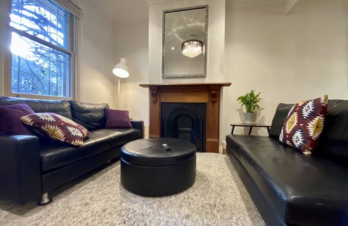 Redfern House | Immaculate 3 Bed City Home - Close to Everything