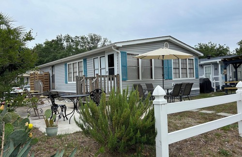 Garden City Cottage | Immaculate 3Bed 2Bath OSV Gem Walk to Beach Pools Hottub Outdoor shower Golfcart