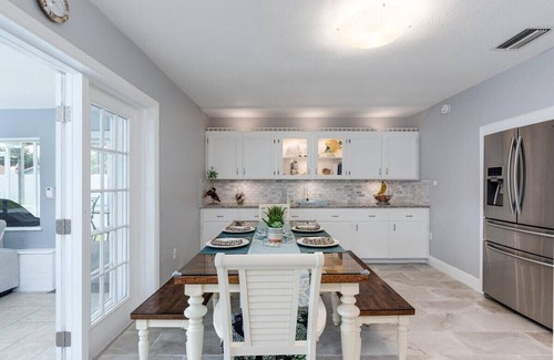 Bradenton House | Immaculate 4/2 pool home in Village Green near Anna Maria Island - Southern Exposure