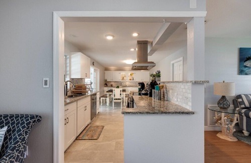 Bradenton House | Immaculate 4/2 pool home in Village Green near Anna Maria Island - Southern Exposure