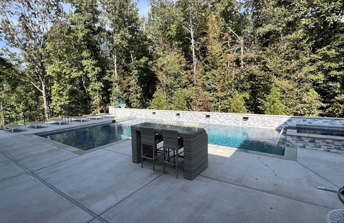Oxford House | IMMACULATE 5 bedroom home in one of Oxfords most desired neighborhoods w/a pool