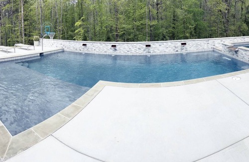 Oxford House | IMMACULATE 5 bedroom home in one of Oxfords most desired neighborhoods w/a pool