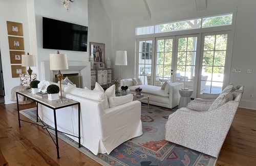 Oxford House | IMMACULATE 5 bedroom home in one of Oxfords most desired neighborhoods w/a pool