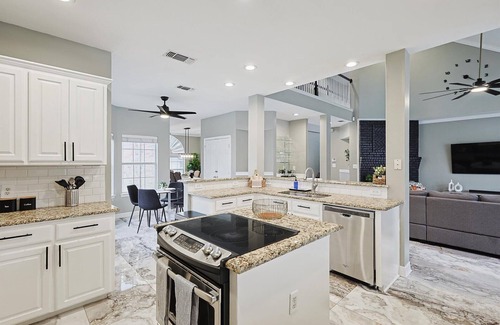 Irving House | Immaculate 5BR/2.5B Home with Pool