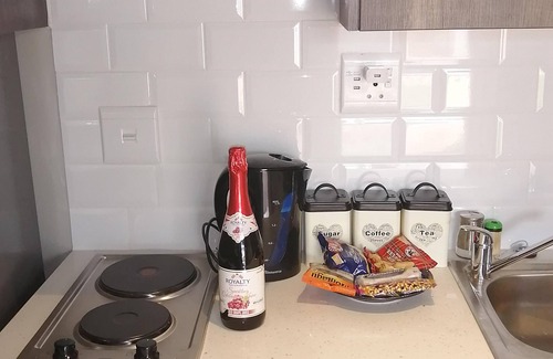 Kempton Park Bed & Breakfast | Immaculate and Beautiful Chalet - fully equipped