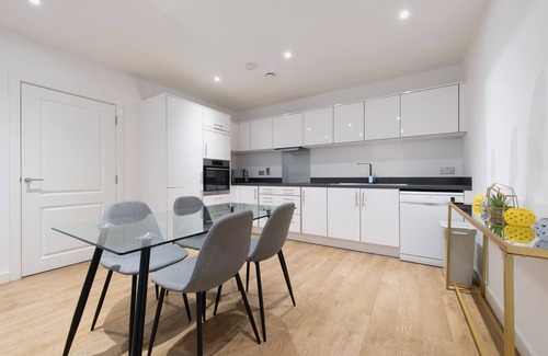 Stratford and New Town Apartment | Immaculate and Luxury 2 bed London Apartment
