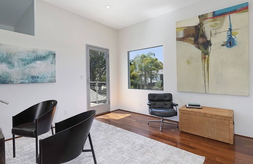 Bel Air House | Immaculate Architectural located on a cul-de-sac in Bel Air Park