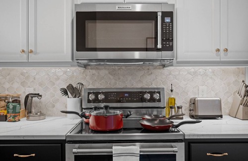 Lawrenceville Apartment | Immaculate Double King Suite| Rooftop Deck w/View
