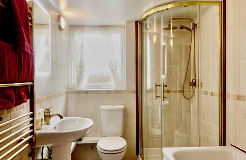 Stafford Apartment | Immaculate hi-spec apartment, sleeps 6. Free wifi, secure garden, free parking.