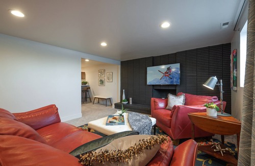 Mount Olympus House | Immaculate mid-century Mondern apartment