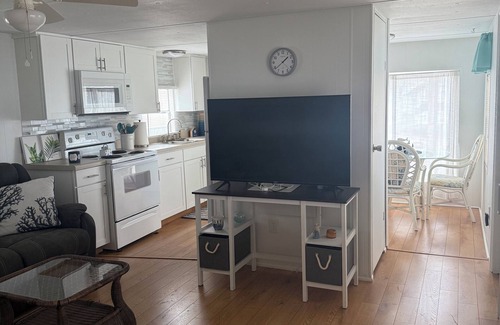 Estero House | Immaculate Mobile Home in 55+ community
