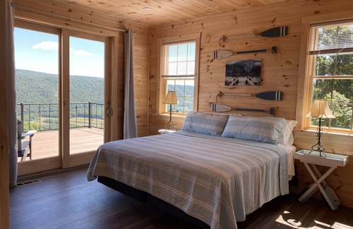 James Creek Cabin | Immaculate MountainLake Home!Epic view, HotTub,FirePit, Putting Green,Pickleball