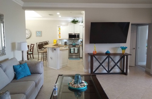 Venice House | Immaculate on Venice Island split 2 Bedroom 2 bath.