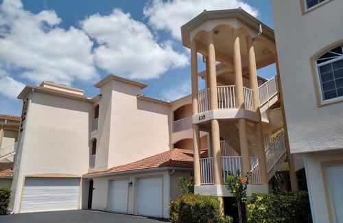 Venice House | Immaculate on Venice Island split 2 Bedroom 2 bath.