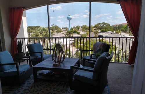 Venice House | Immaculate on Venice Island split 2 Bedroom 2 bath.